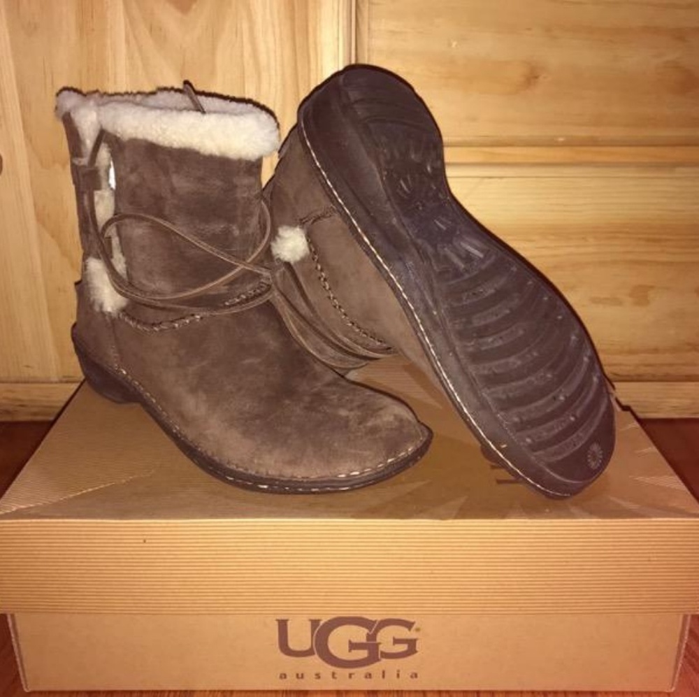 UGG Rianne Ankle Women Boot